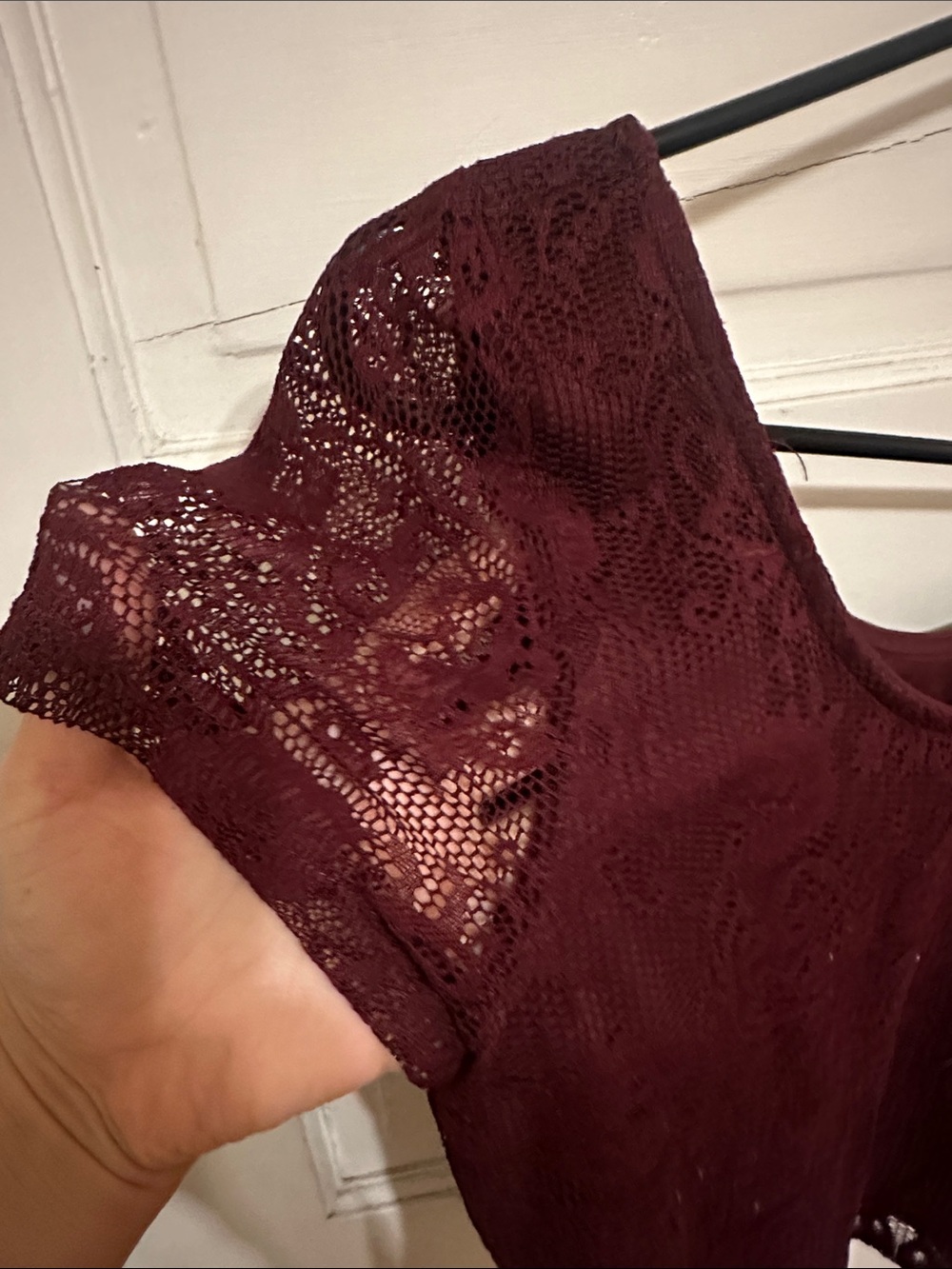 Lace Scoop Neck Cap Sleeve Burgundy Red Scalloped Hem Crop Top - Picture 5 of 13